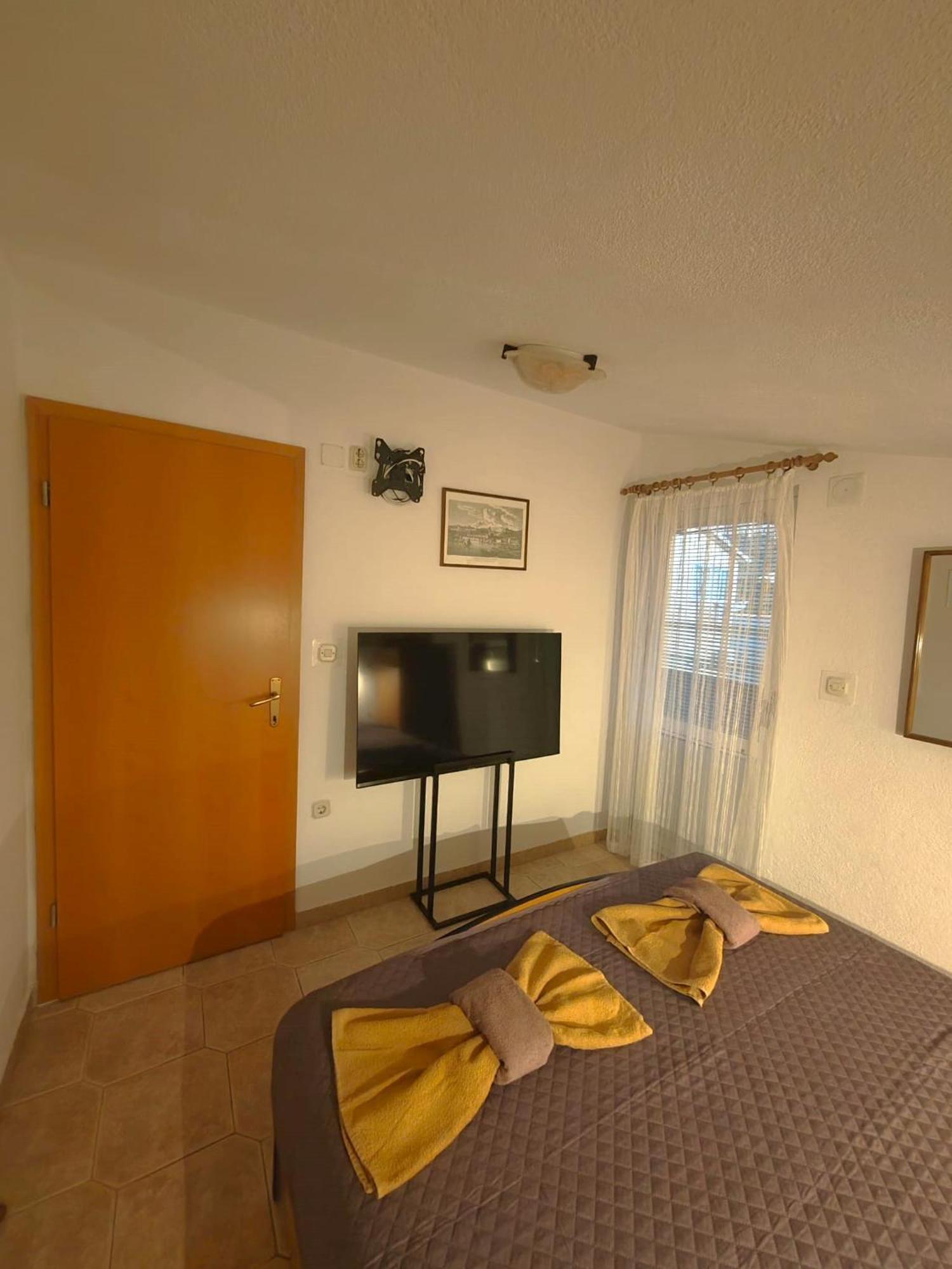 Apartments Turan Centrally Located With Free Parking Igrane Exterior foto